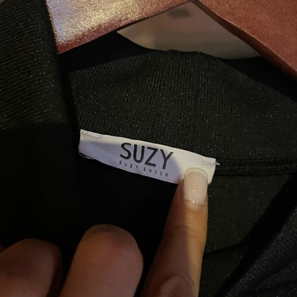 SUZY Black Top - Picture 2 of 3